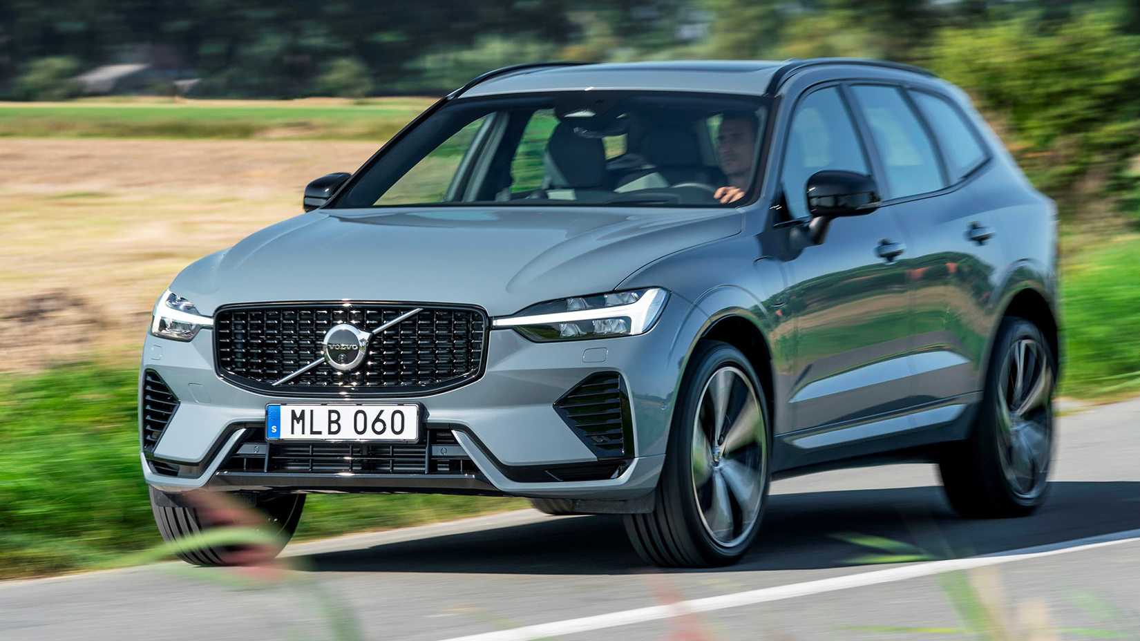 gray 2024 Volvo XC60