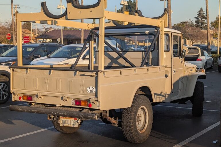 Toyota Land Cruiser FJ40 pickup