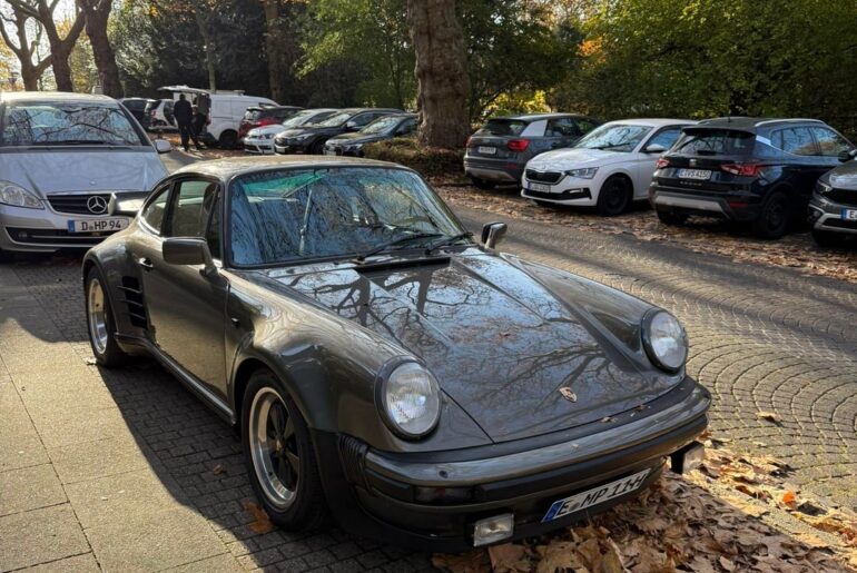 [Porsche 930]
