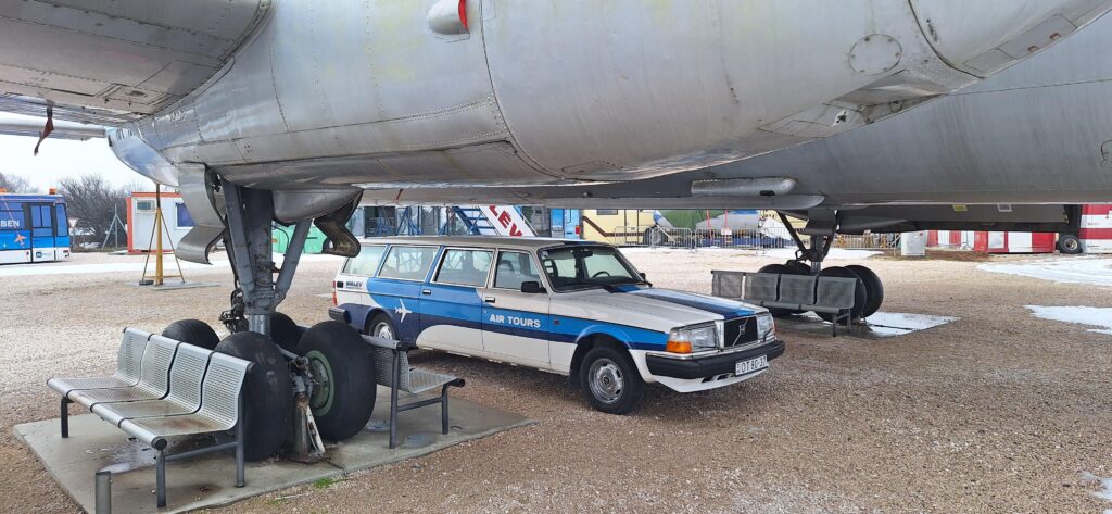 Spotted this rare [Volvo 245] waaaagon in the Aeropark museums collection (Budapest , Hungary)