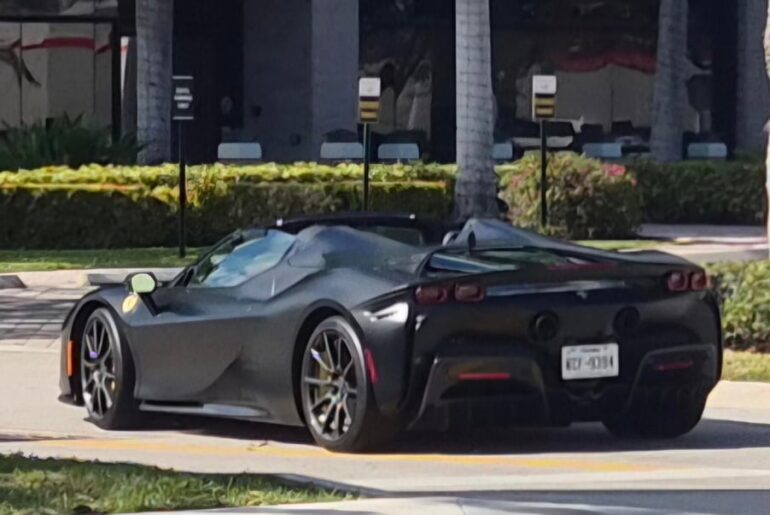 Matte black [Ferrari SF90 Spider] looks great to me 👌🏽
