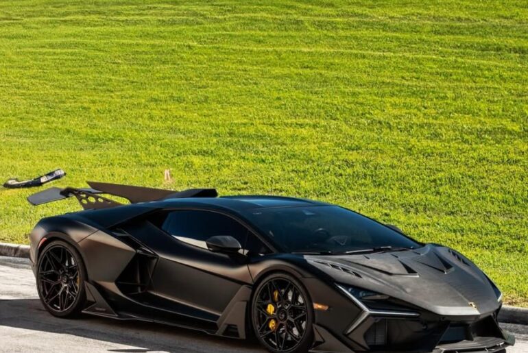 Lamborghini Revuelto [1080x1350]