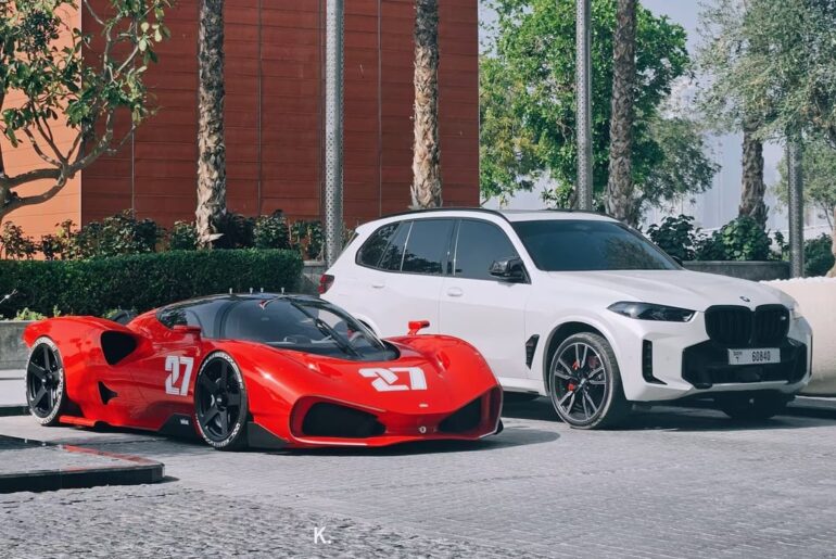 [nilu27] outside Dubai Meydan Hotel