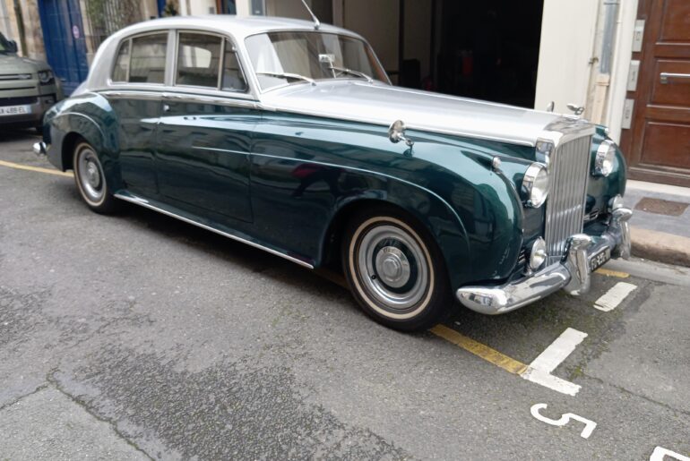 [Unknown Bentley] Spotted by my buddy in the old downtown