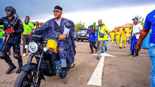 Govenor of Ogun State In Nigeria, Prince Dapo Abiodun, tries out the Spiro electric motorbike.