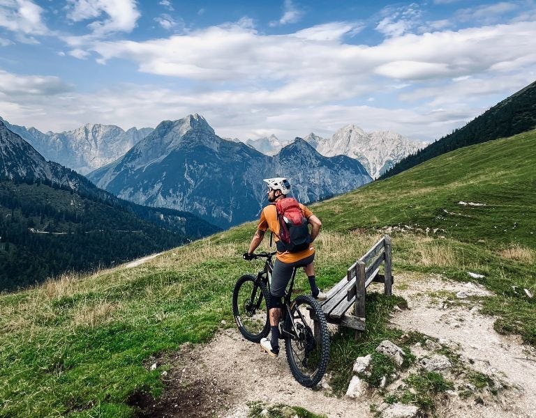 The P110 Performance offers confidence and more safety on steep, fluctuating technical climbs and challenging trails.