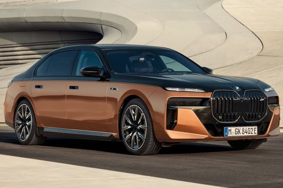 2024 BMW i7 electric car two-tone paint