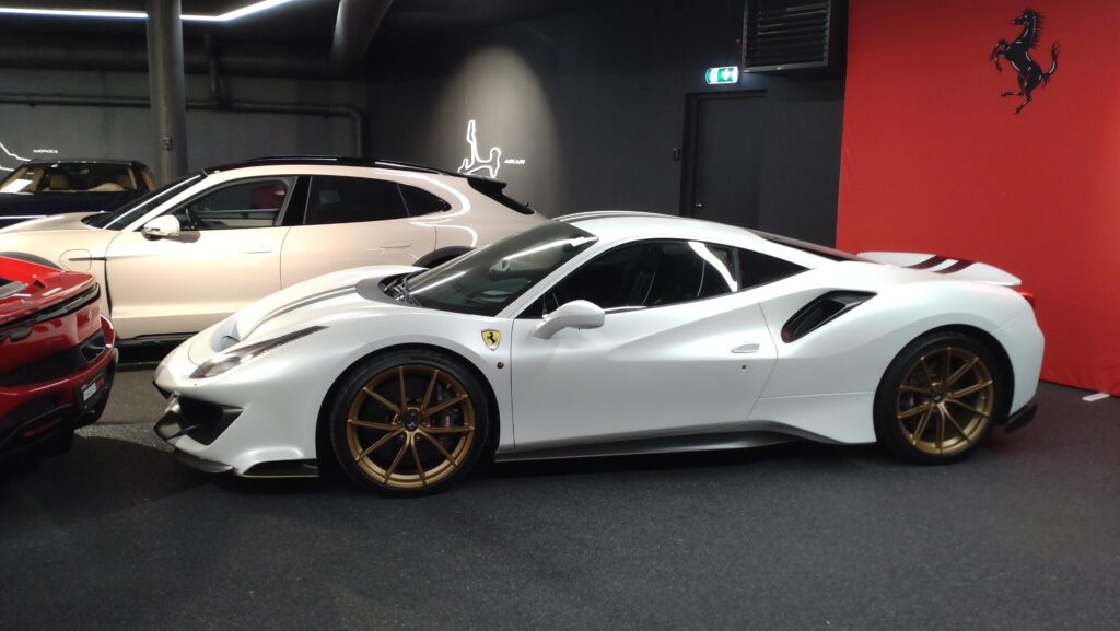 Ferrari 488 Pista [4032x2272]