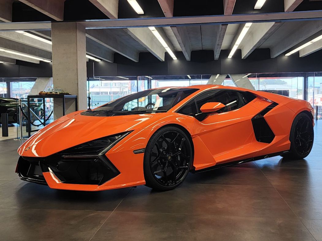 Lamborghini Revuelto