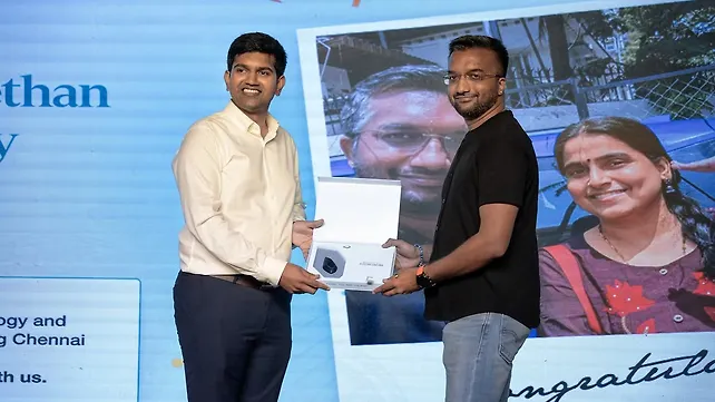 Revolt RV 300 Front View