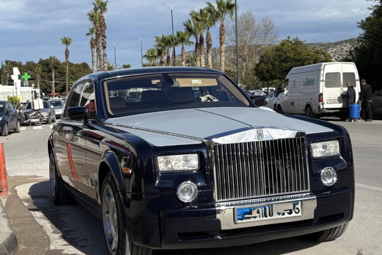 [unknown model] Spotted in Greece. What Rolls?
