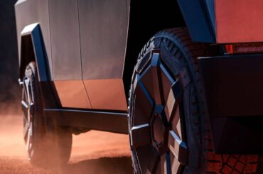 Tesla Patents Towable Extended-Range Battery With Real-Time Control System