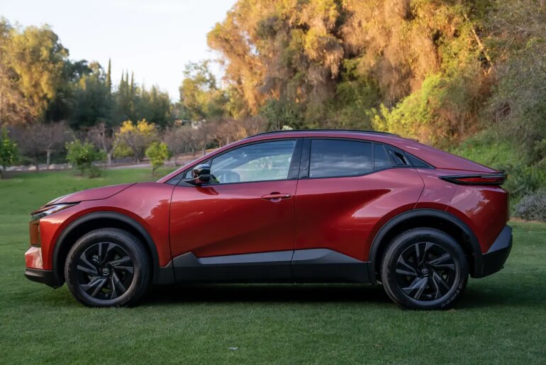 toyota c hr 2026 06 exterior profile jpg