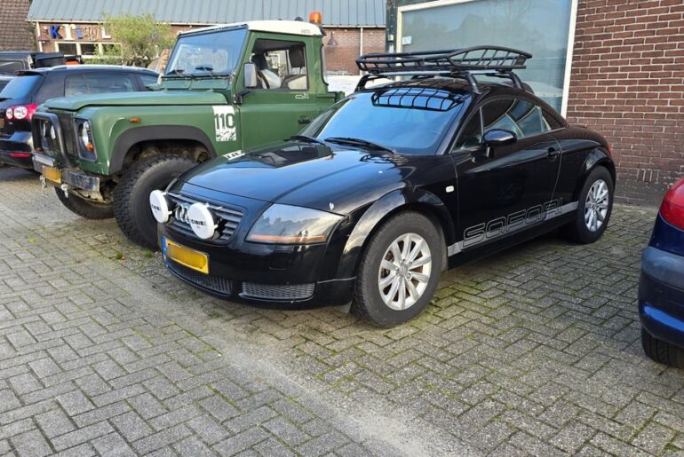 Spotted this clean looking 1st gen [Audi TT] Safari edition. Don't think that's anything official.