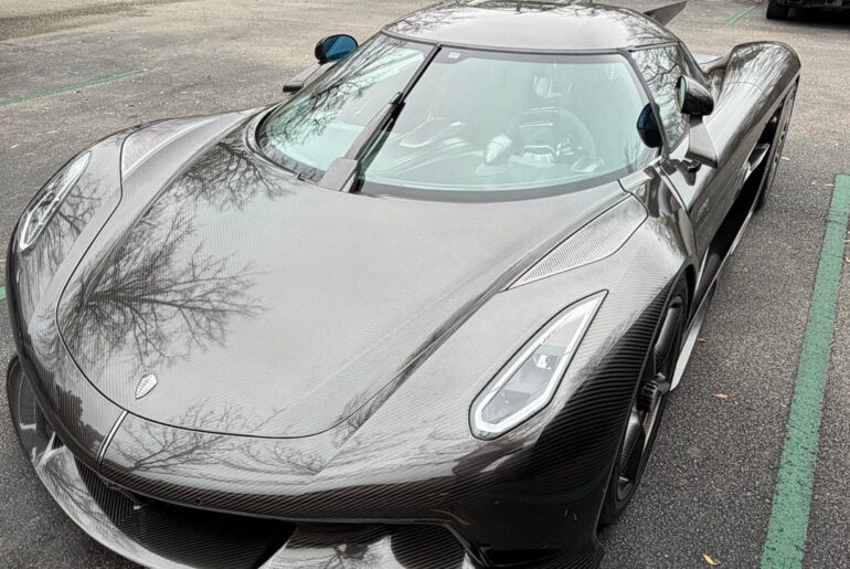 [koenigsegg jesko absolut] my aunt randomly saw this