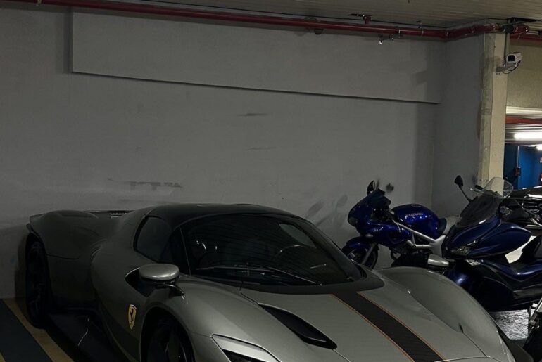 Ferrari Daytona SP3 [1152x2048]