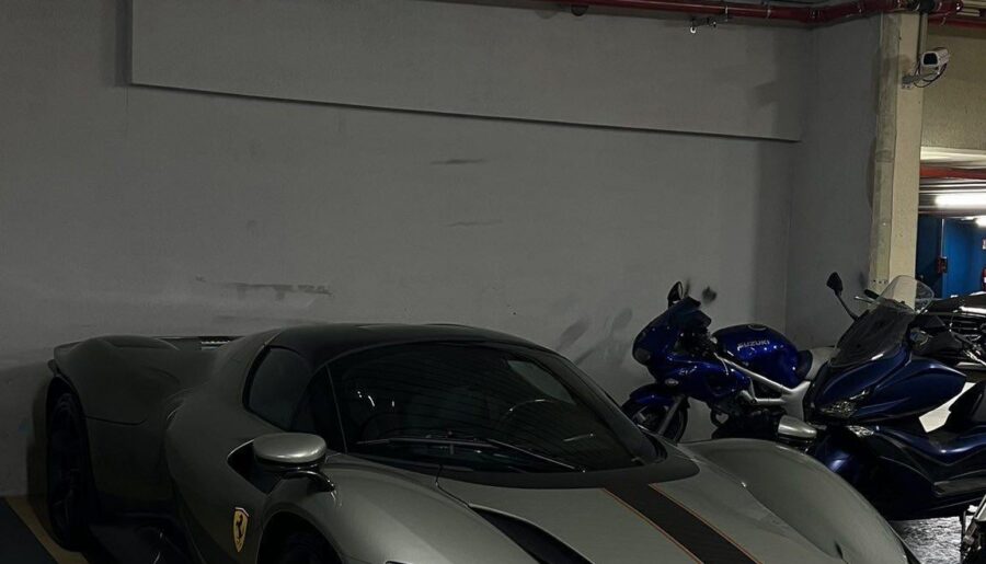 Ferrari Daytona SP3 [1152×2048]