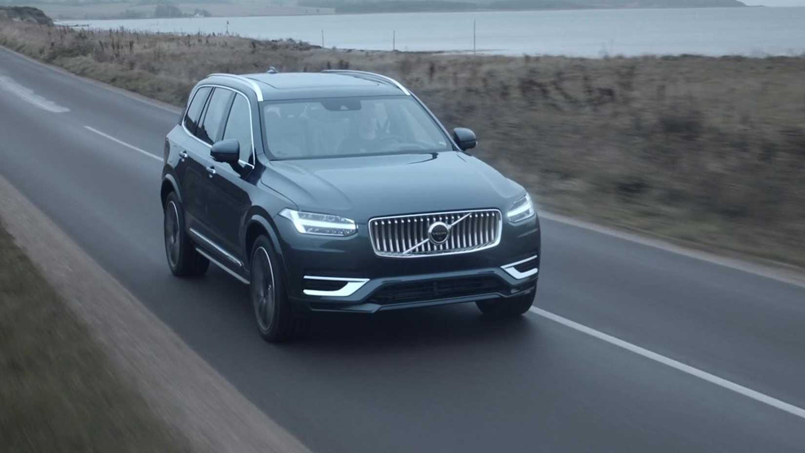 Front 3/4 shot of a 2024 Volvo XC90