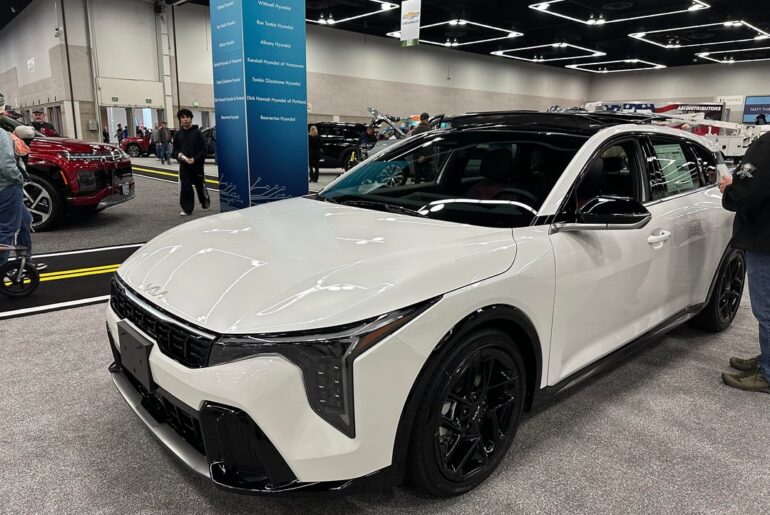 [Kia K4 hatchback], IMO another great looking Korean car.