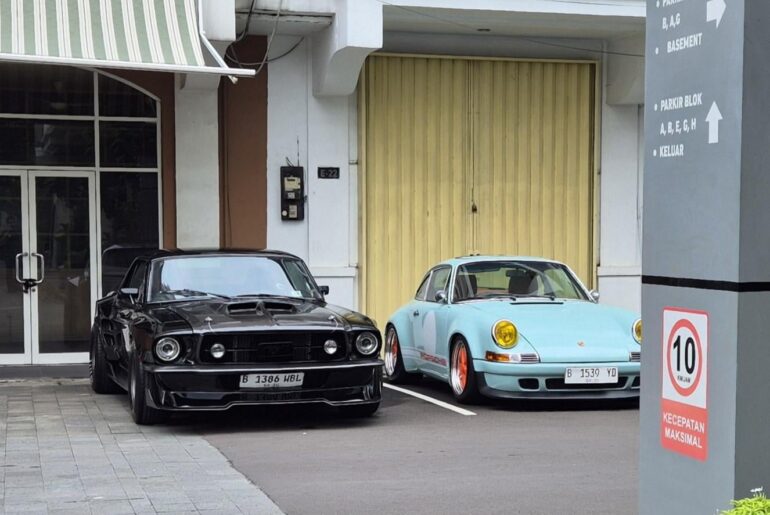 [Mustang T5] Replica and [Porsche 911 (964)] in a Random Shophouse Complex in Jakarta