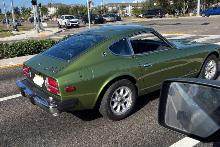 [Datsun 260z] at a red light on a florida road, good spot?