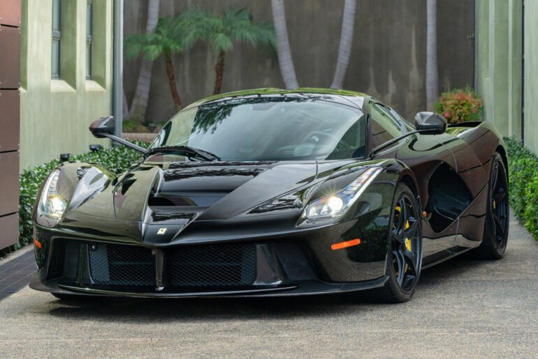 2015 Ferrari LaFerrari [1638x2048]