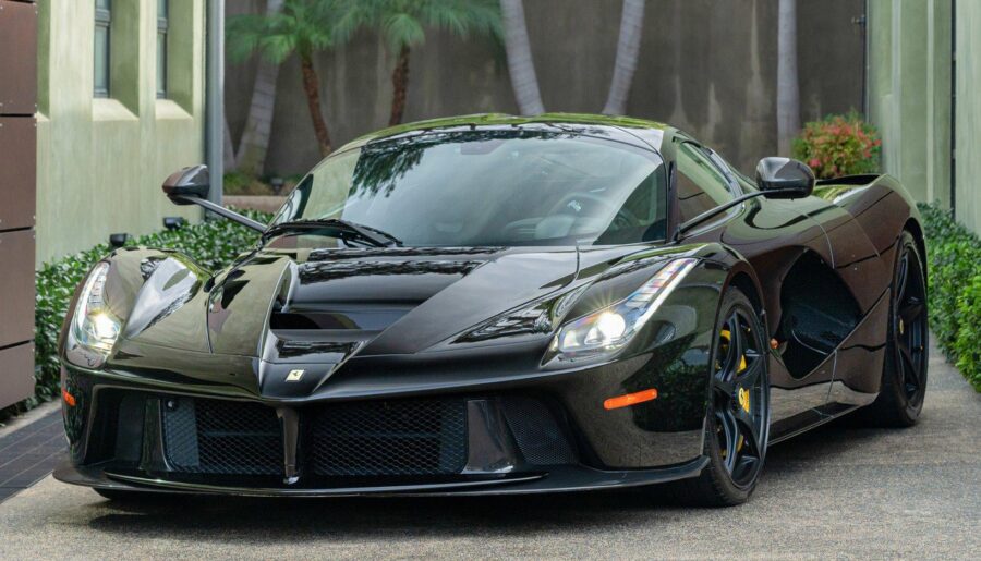 2015 Ferrari LaFerrari [1638×2048]