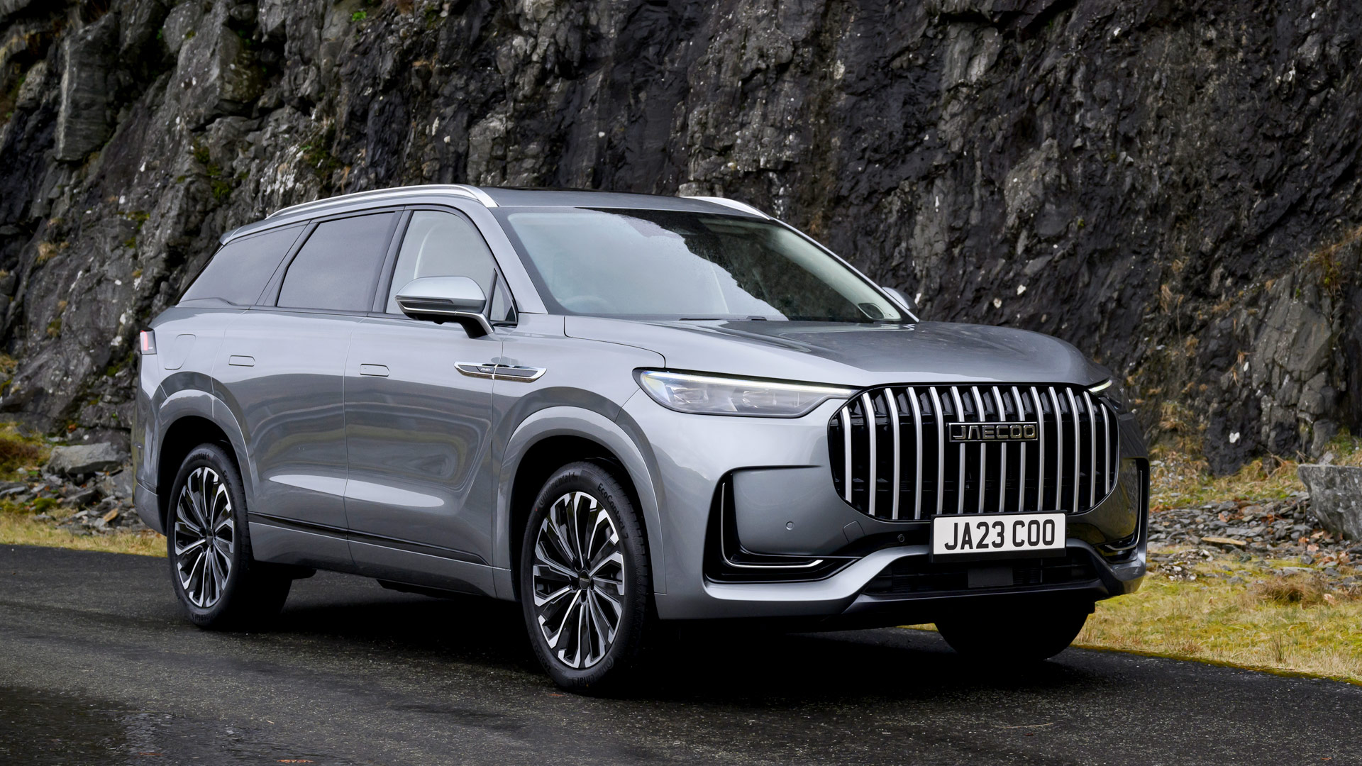 The Jaecoo SHS-P has a combined output of 428hp, with a potential range of more than 700 miles on offer