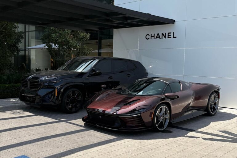 [Ferrari Daytona SP3] *red carbon* just LOOK at that beautiful carbon fiber weave!