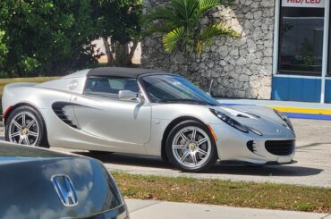 Spotted a wild [ Lotus Elise ] in South Fl