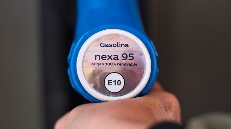 Repsol Nexa95 fuel being used at a pump to fill vehicle gas tank.