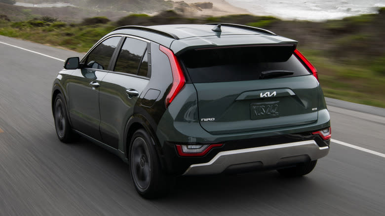 Rear 3/4 view of Kia Niro Hybrid on road by the seaside