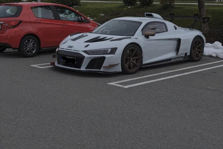[ABT XGT] parking at the grocery store