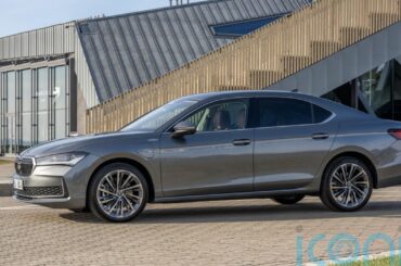 Skoda Superb hatchback gains new and improved plug-in hybrid powertrain