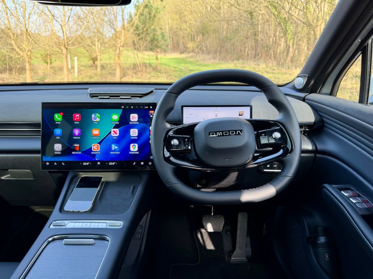 Tech is a strong point in the Omoda 7, but the steering wheel obscures part of the touchscreen (Steve Fowler)