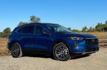 2023 Ford Escape PHEV Blue, right front three quarters.