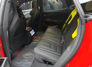 Lotus For Me interior