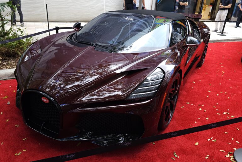 2025 Bugatti Mistral [8160 x 4592]