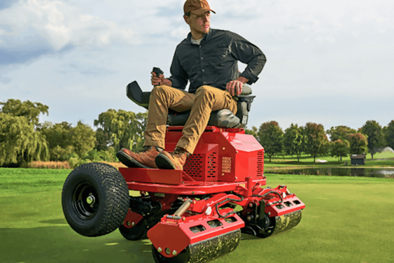 Toro GreensPro e1700 electric greens roller