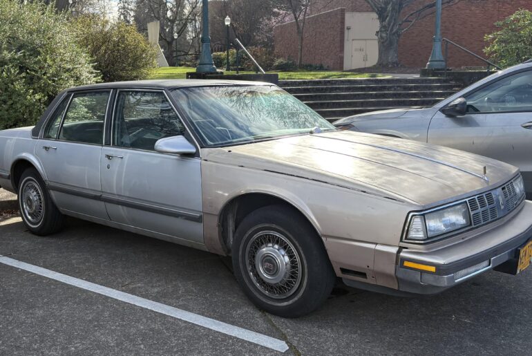 Oldsmobile Delta 88 Brougham