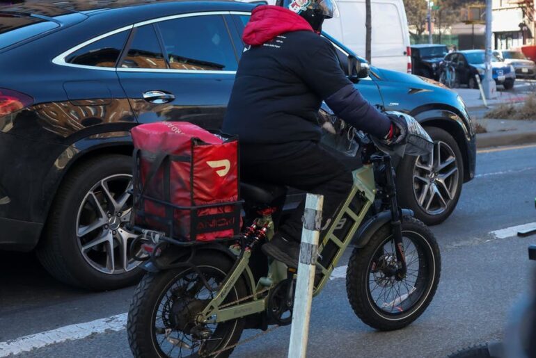 Mamdani rescinds criminal enforcement of traffic offenses for cyclists