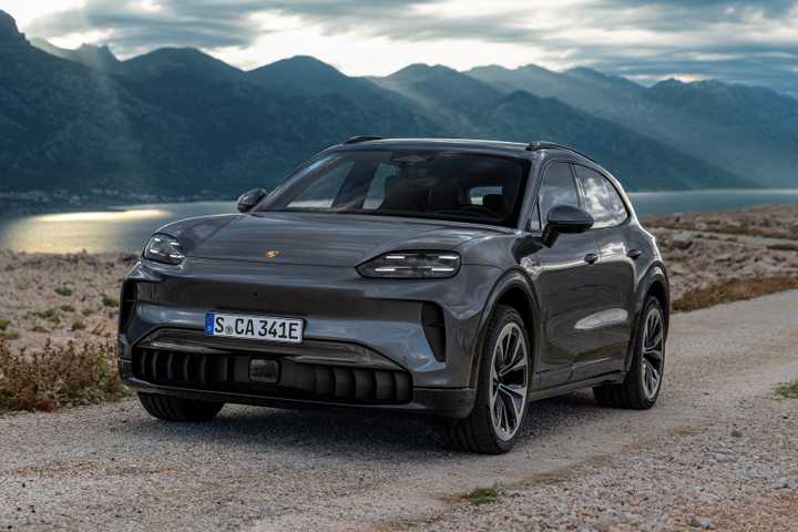 2026 Porsche Cayenne Electric Exterior Dynamic front quarter 3