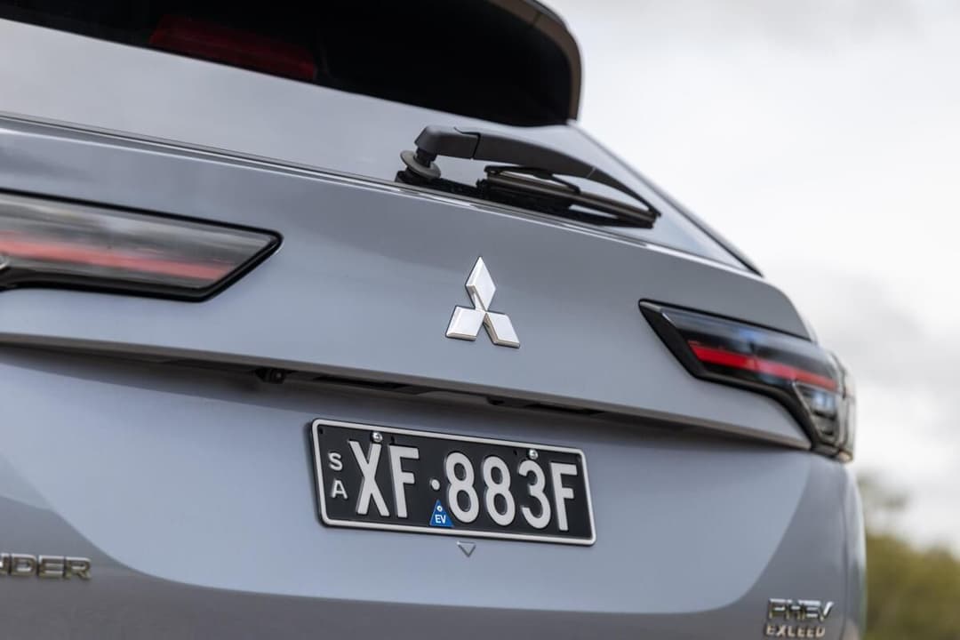2026 Mitsubishi Outlander PHEV exterior styling updates