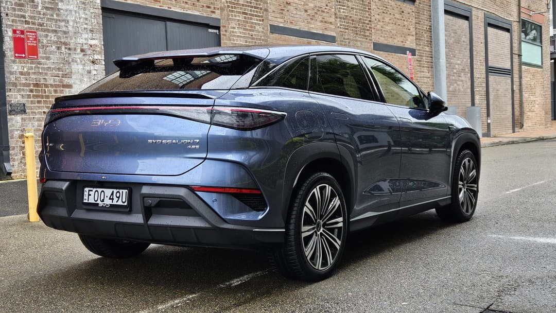 BYD Sealion 7 exterior side profile showing sloping roofline and 19-inch alloy wheels