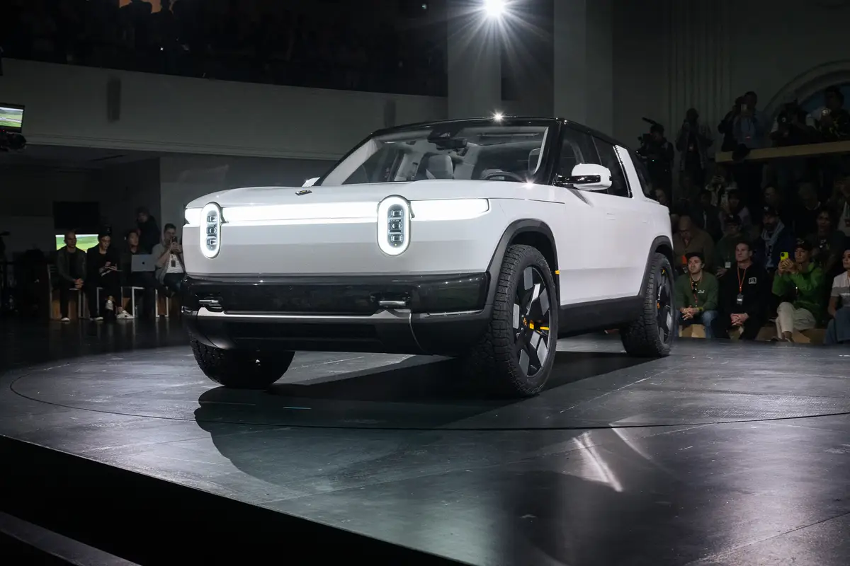 Rivian R2 exterior angle bl 03 jpg