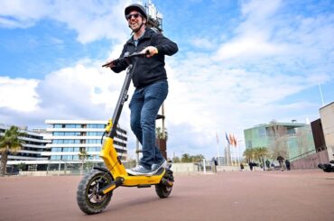 I rode the Xiaomi Electric Scooter 6 Ultra, and it gives Segway and Apollo a run for their money