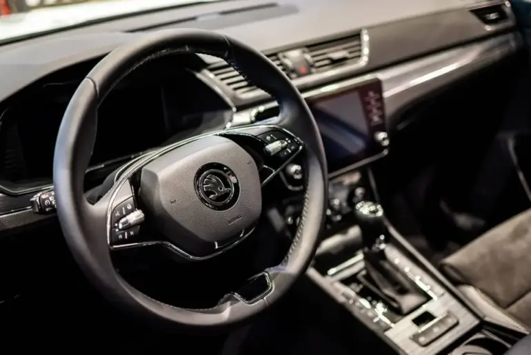 Skoda Octavia PHEV returns in 2027 with 204 hp and 140 km electric range