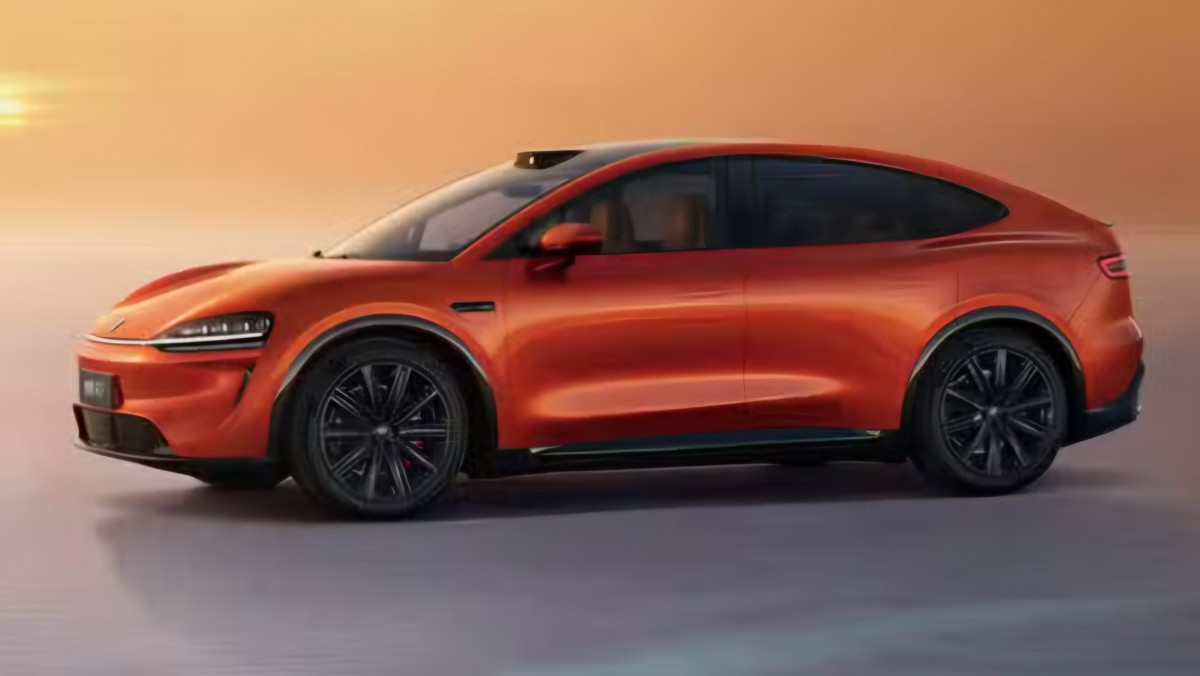 Luxeed R7 is now available in this bright orange