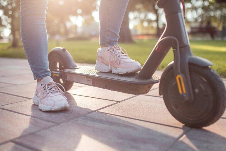 Can minors legally ride e-bikes & scooters in IL? See limits