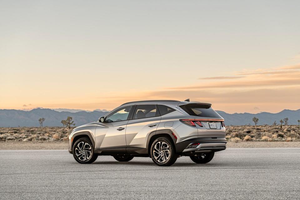 2025 hyundai tucson phev rear